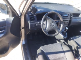 Toyota Corolla verso, снимка 10