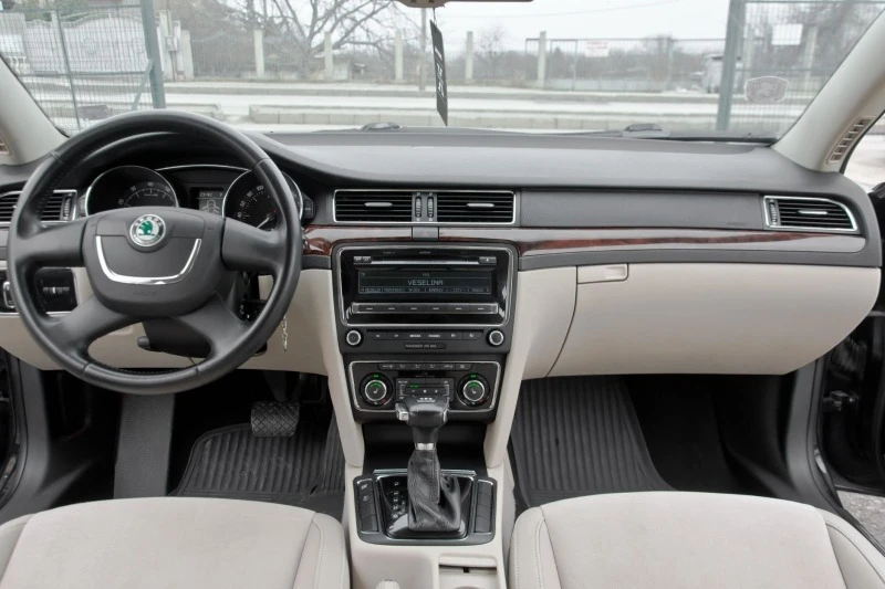 Skoda Superb 1.8TSI, снимка 10 - Автомобили и джипове - 44264700