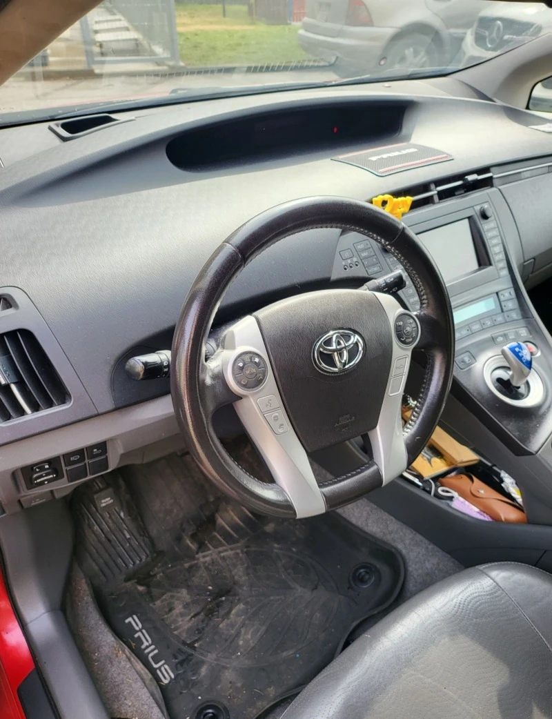 Toyota Prius 1.8, снимка 11 - Автомобили и джипове - 49475974