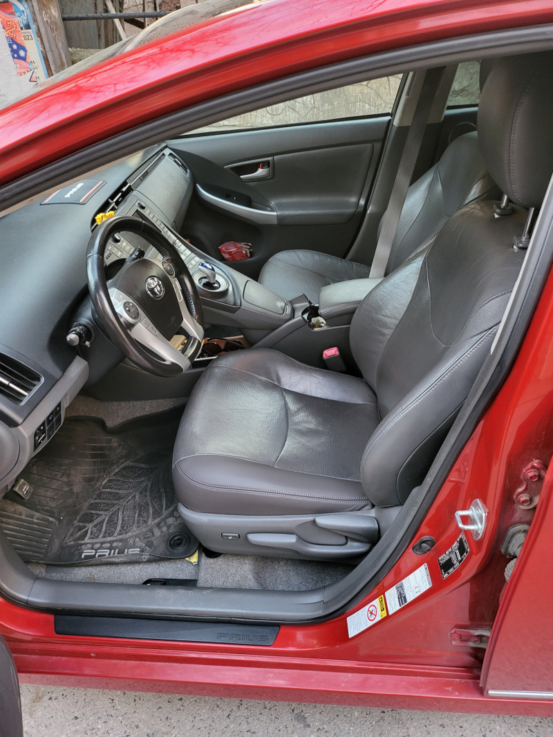 Toyota Prius 1.8, снимка 12 - Автомобили и джипове - 45713920