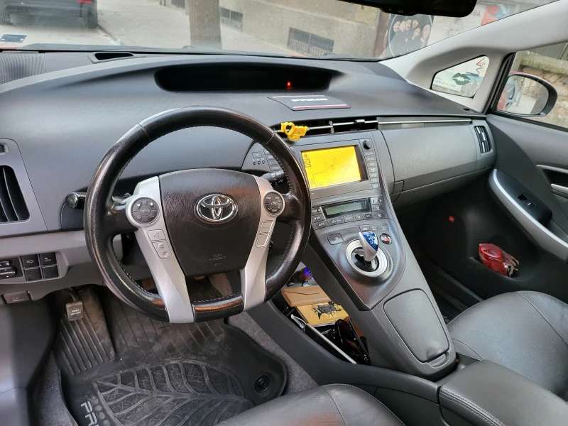 Toyota Prius 1.8, снимка 4 - Автомобили и джипове - 47423916