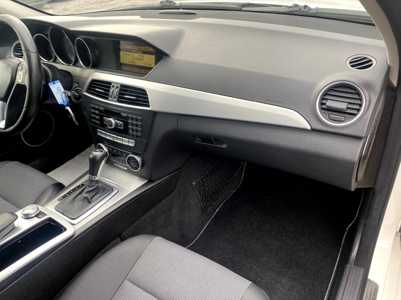 Mercedes-Benz C 220 CDi Face Lift Avantgarde Кожа Нави Ксенон, снимка 8 - Автомобили и джипове - 51032205