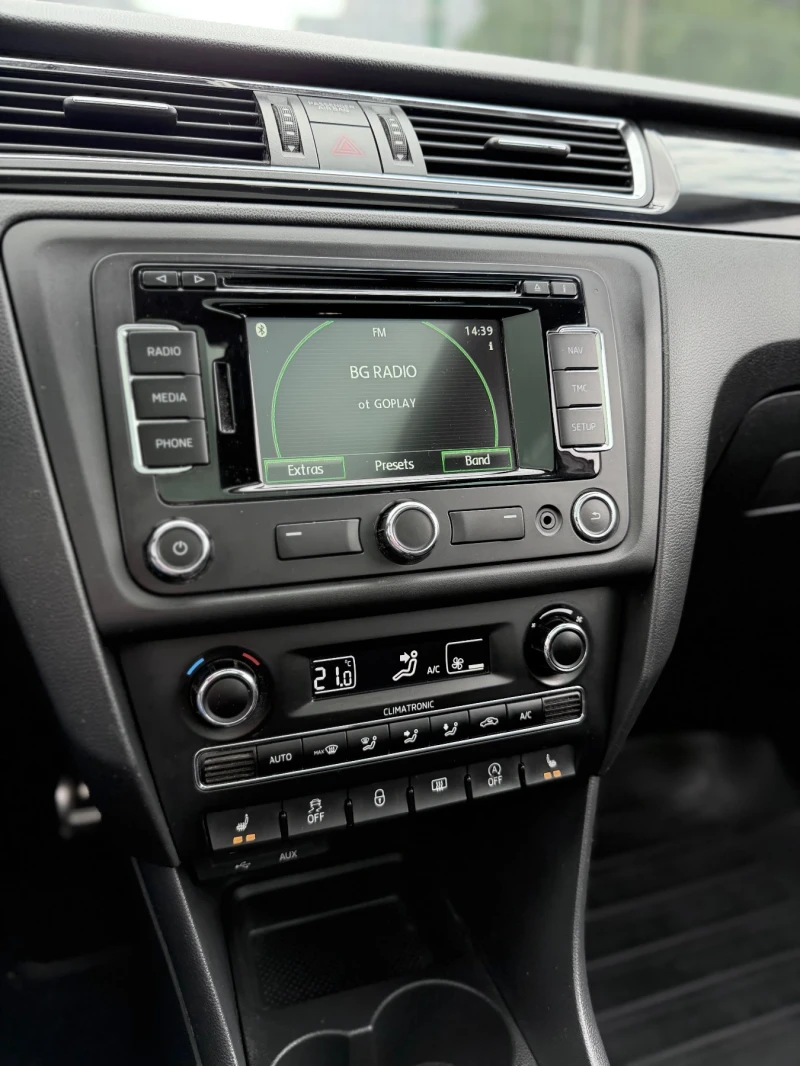 Skoda Rapid 1.6 TDI Sport, снимка 10 - Автомобили и джипове - 52278116