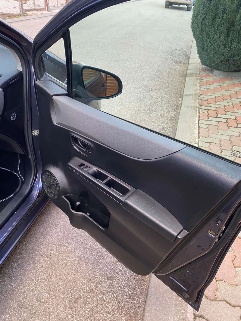 Toyota Yaris 1.4D4D, снимка 10 - Автомобили и джипове - 52851205