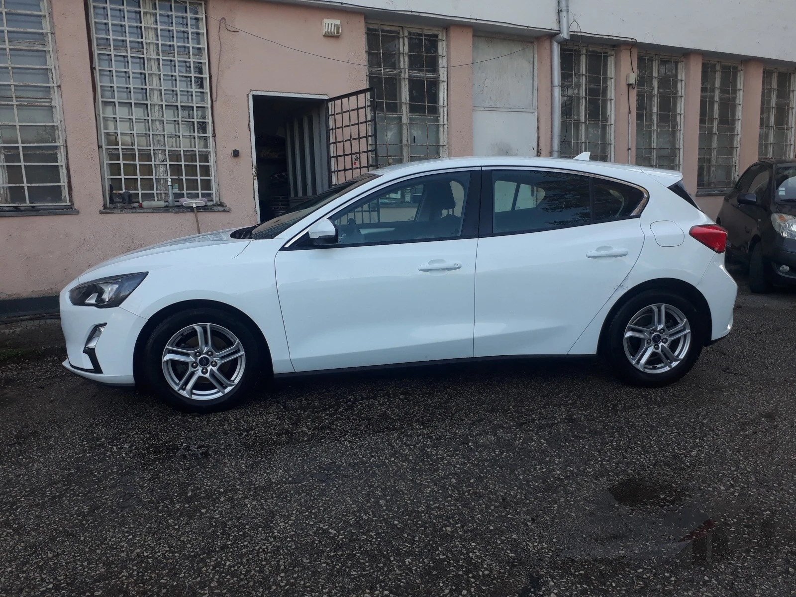 Ford Focus 1.5 120к.с. автомат - изображение 6