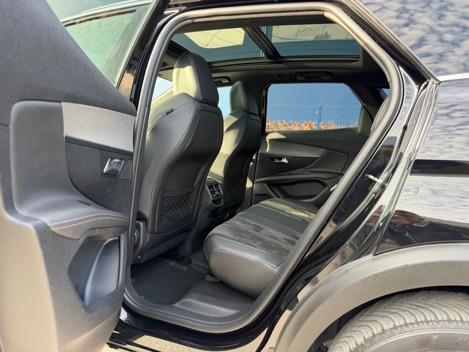 Peugeot 3008 2.0BlueHDI 180к.с | GT-LINE | 360 КАМЕРИ | ПАНО |  - изображение 10