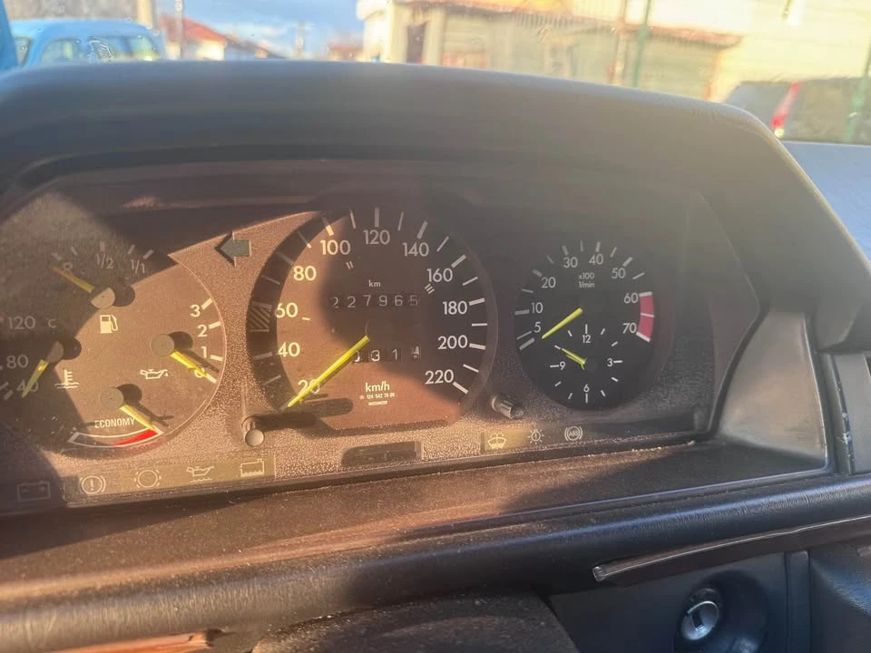 Mercedes-Benz 124 2.3, снимка 8 - Автомобили и джипове - 54145302