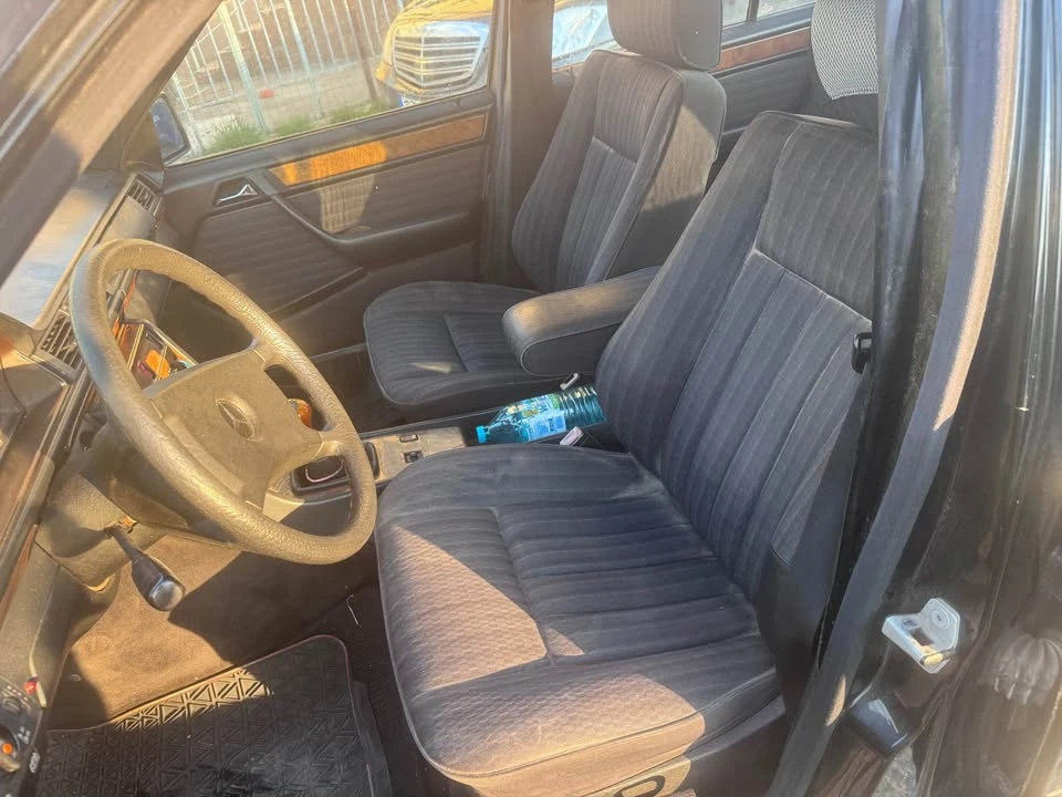 Mercedes-Benz 124 2.3, снимка 7 - Автомобили и джипове - 54145302