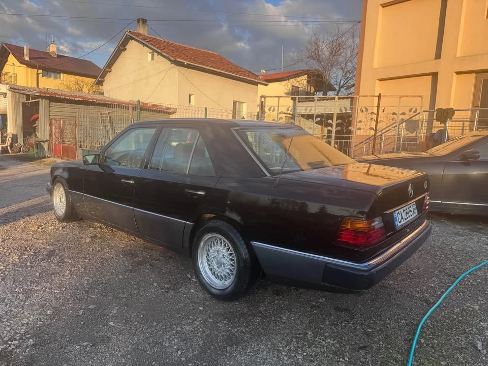 Mercedes-Benz 124 2.3