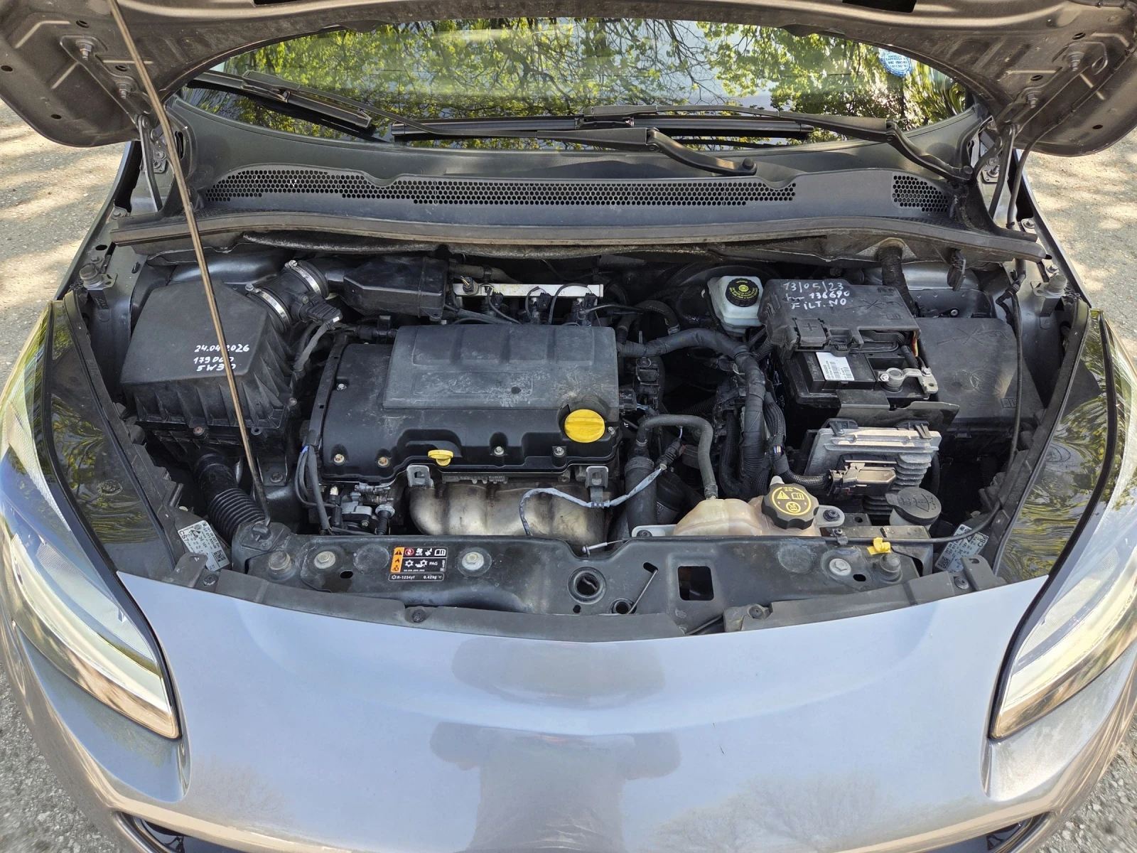 Opel Corsa 1.4i 90 Газ, снимка 10 - Автомобили и джипове - 54314604