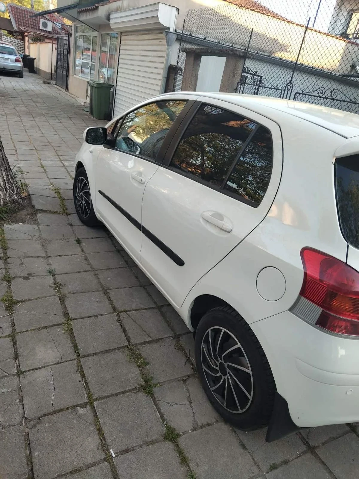 Toyota Yaris 1.33, снимка 3 - Автомобили и джипове - 54346471