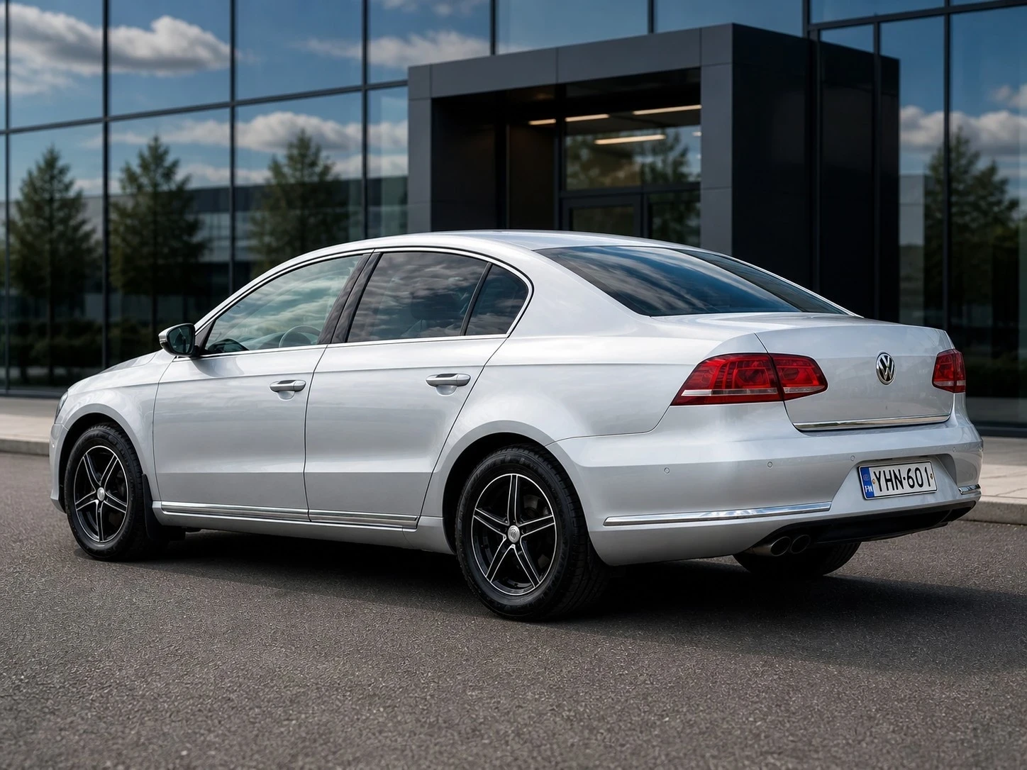 VW Passat 2.0 TDI/СЕДАН/КОЖА/ПЕЧКА/ПОДГРЕВ, снимка 3 - Автомобили и джипове - 54402436