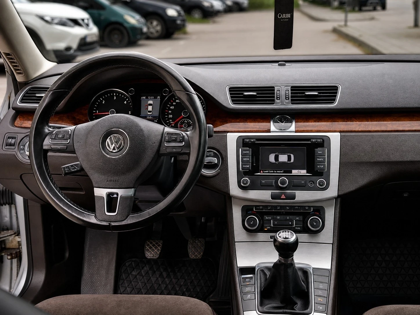 VW Passat 2.0 TDI/СЕДАН/КОЖА/ПЕЧКА/ПОДГРЕВ, снимка 10 - Автомобили и джипове - 54402436