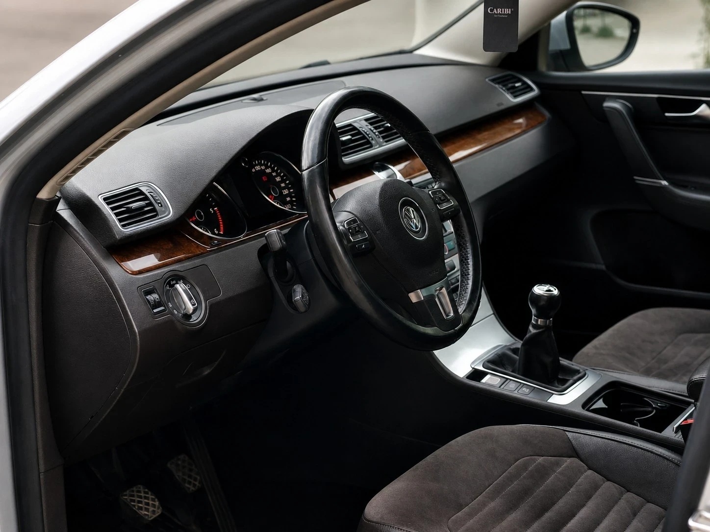 VW Passat 2.0 TDI/СЕДАН/КОЖА/ПЕЧКА/ПОДГРЕВ, снимка 8 - Автомобили и джипове - 54402436