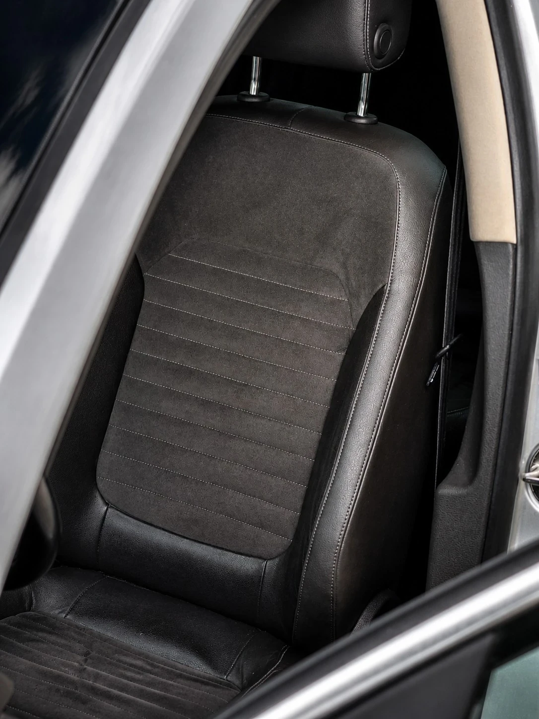 VW Passat 2.0 TDI/СЕДАН/КОЖА/ПЕЧКА/ПОДГРЕВ, снимка 15 - Автомобили и джипове - 54402436