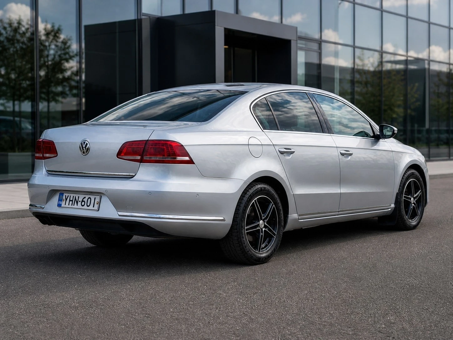 VW Passat 2.0 TDI/СЕДАН/КОЖА/ПЕЧКА/ПОДГРЕВ, снимка 4 - Автомобили и джипове - 54402436