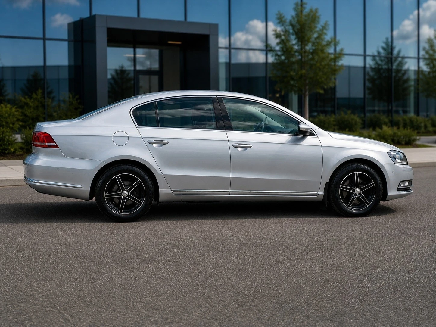 VW Passat 2.0 TDI/СЕДАН/КОЖА/ПЕЧКА/ПОДГРЕВ, снимка 5 - Автомобили и джипове - 54402436