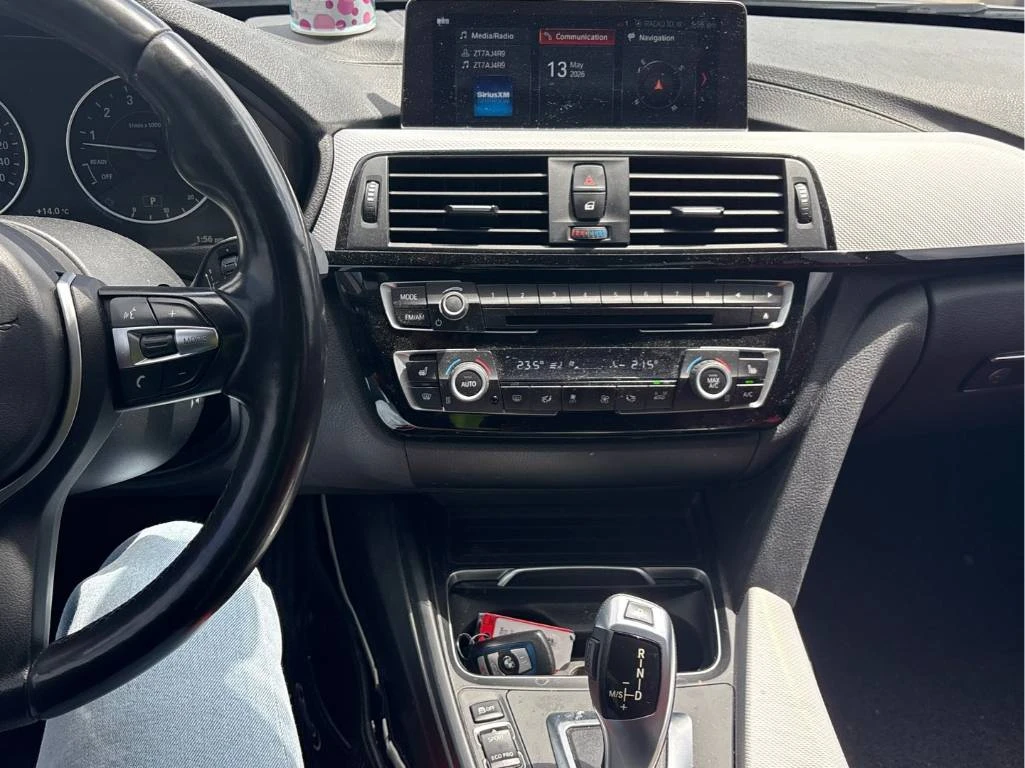 BMW 330 * xDRIVE * 2 КЛЮЧА * ПАКЕТ * CARPLAY * ПОДГРЕВИ , снимка 10 - Автомобили и джипове - 54569674