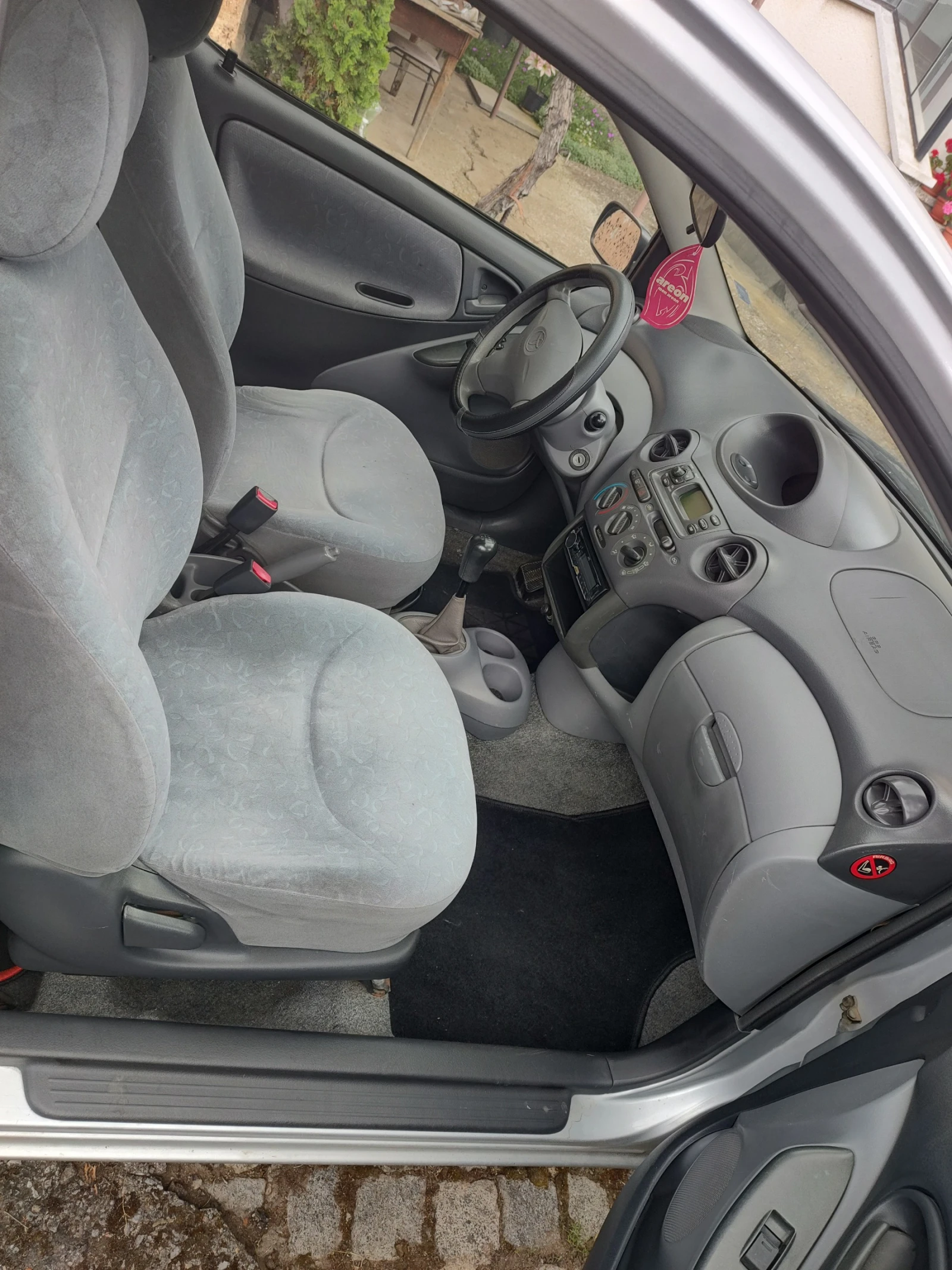 Toyota Yaris, снимка 8 - Автомобили и джипове - 54972933