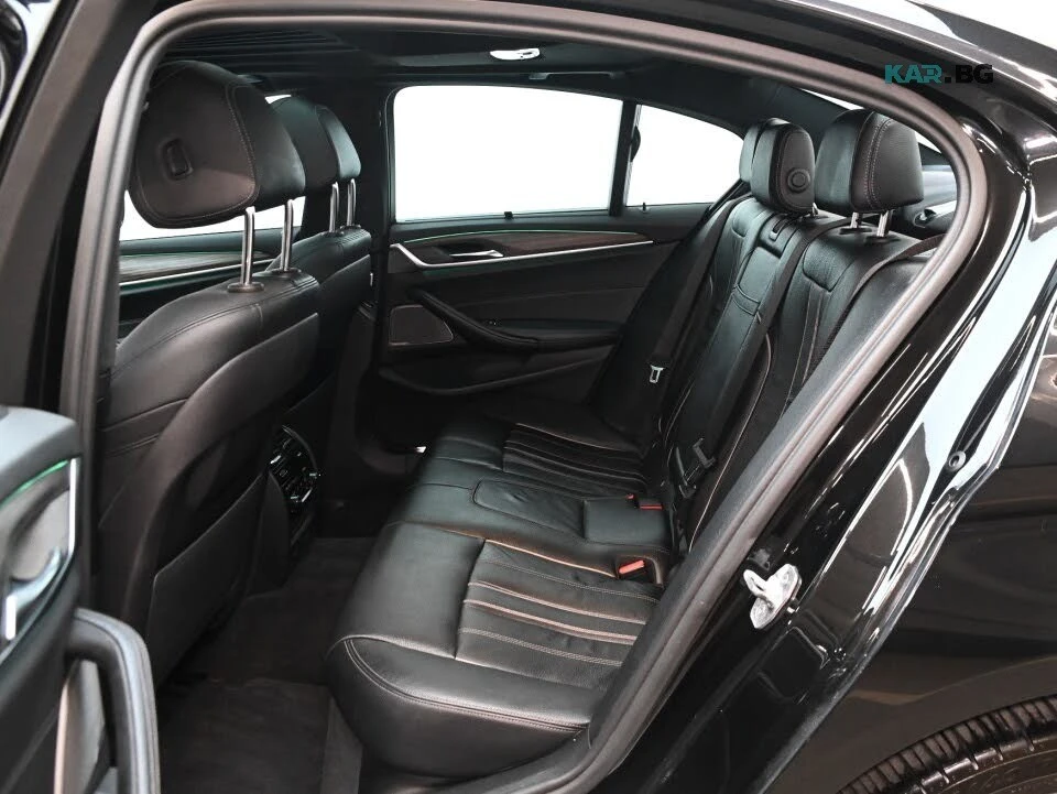 BMW 530 M Sport * xDrive *  АвтоКредит * (ЦЕНА ДО БГ), снимка 11 - Автомобили и джипове - 55826051