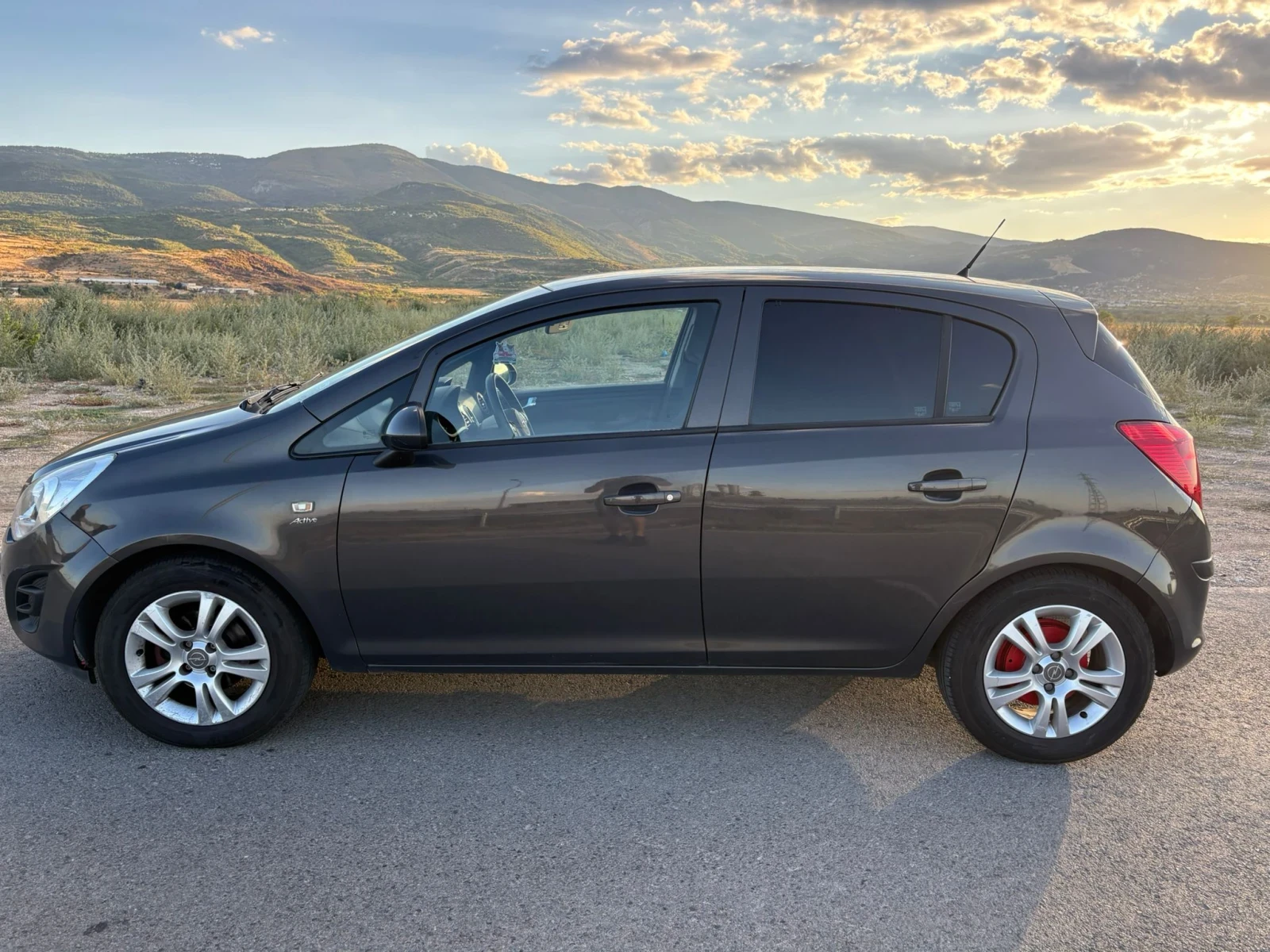 Opel Corsa 1.4, снимка 4 - Автомобили и джипове - 55955433