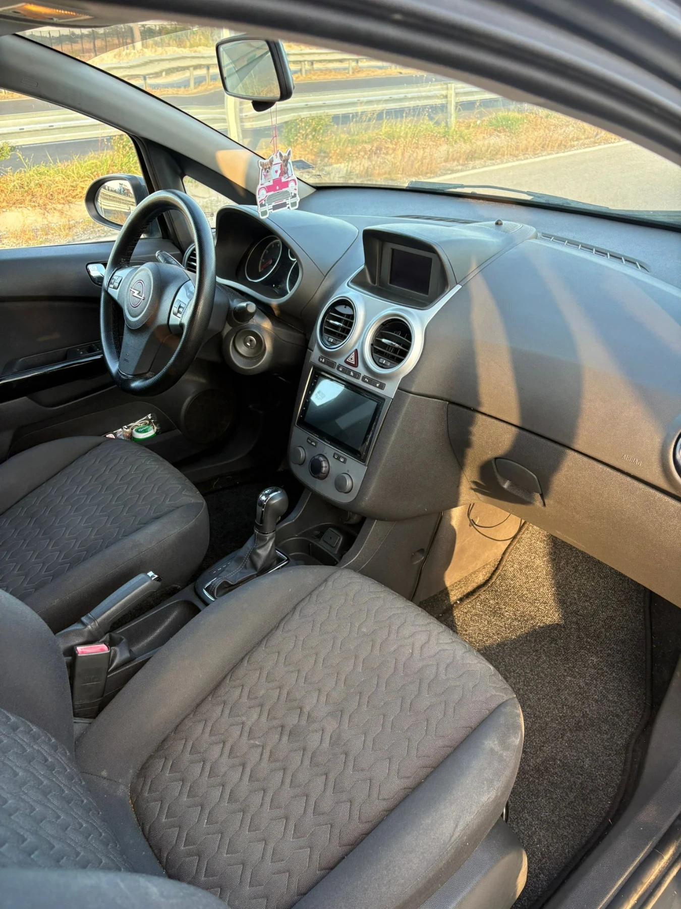 Opel Corsa 1.4, снимка 7 - Автомобили и джипове - 55955433