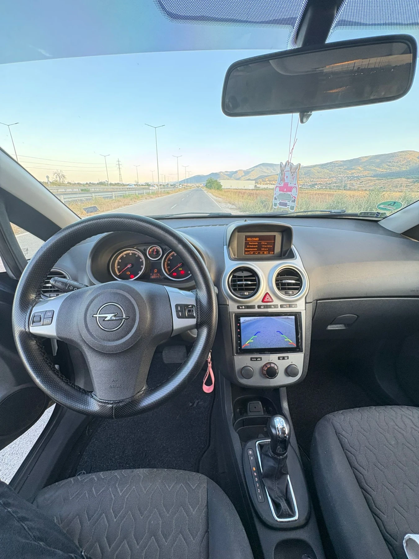 Opel Corsa 1.4, снимка 6 - Автомобили и джипове - 55955433