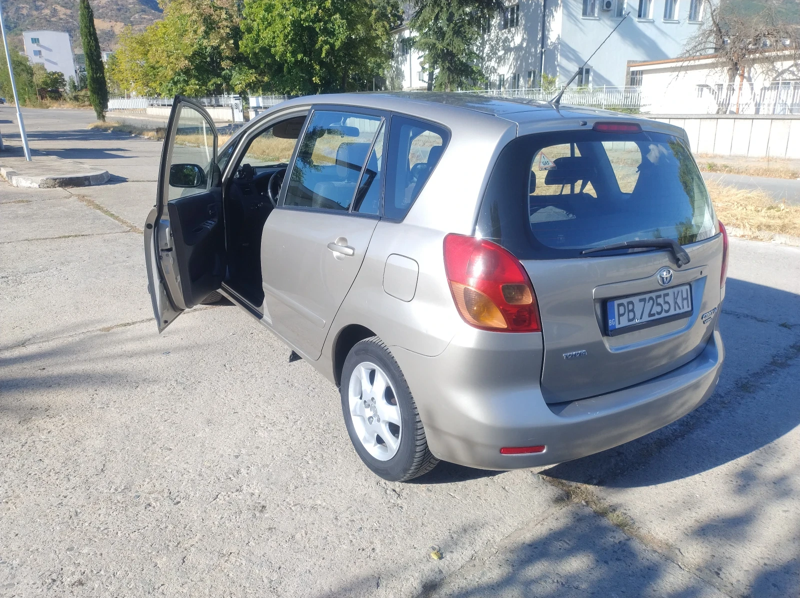 Toyota Corolla verso, снимка 5 - Автомобили и джипове - 56273018