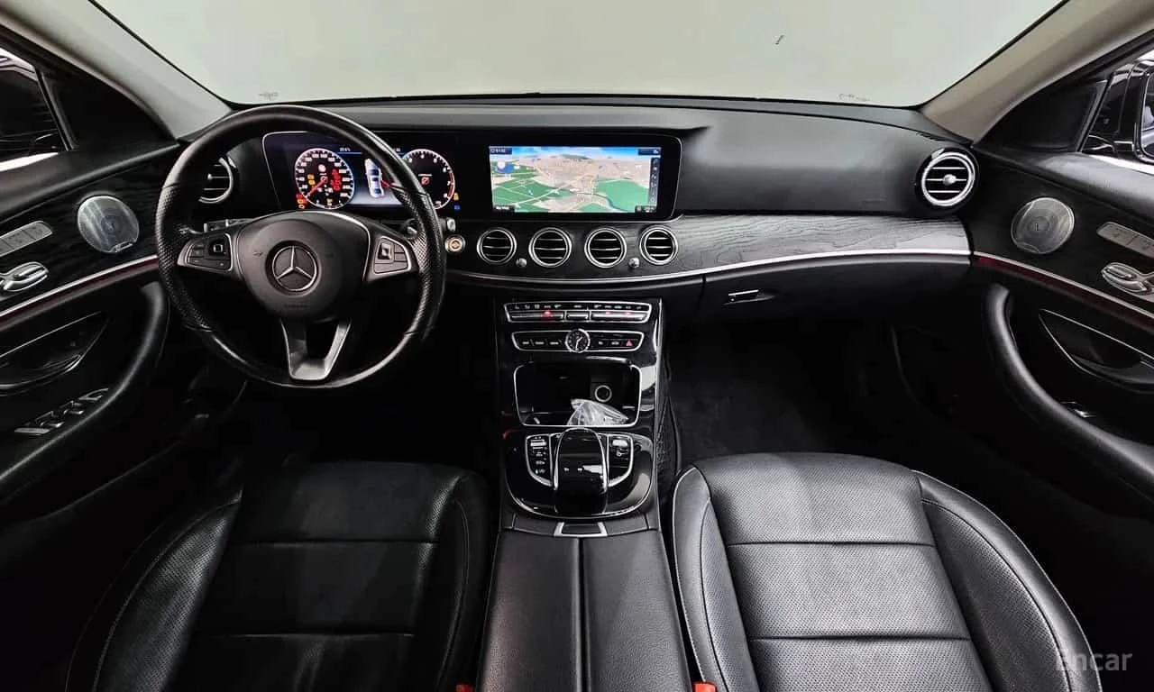 Mercedes-Benz E 300 * 4MATIC * HEAD UP * ПОДГРЕВ * ФИКСИРАНА ЦЕНА * , снимка 7 - Автомобили и джипове - 56314111