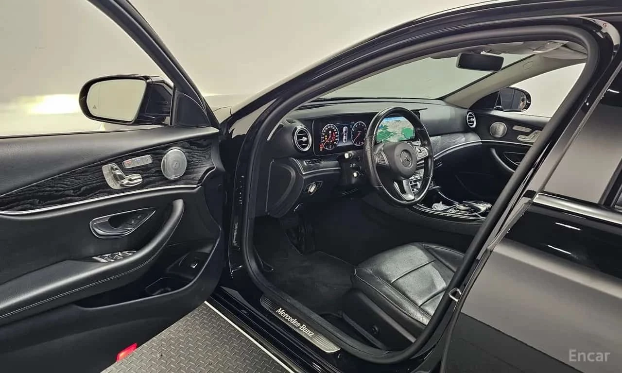 Mercedes-Benz E 300 * 4MATIC * HEAD UP * ПОДГРЕВ * ФИКСИРАНА ЦЕНА * , снимка 10 - Автомобили и джипове - 56314111