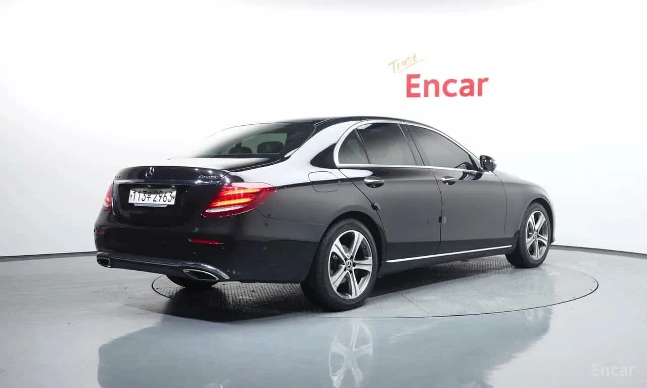 Mercedes-Benz E 300 * 4MATIC * HEAD UP * ПОДГРЕВ * ФИКСИРАНА ЦЕНА * , снимка 3 - Автомобили и джипове - 56314111
