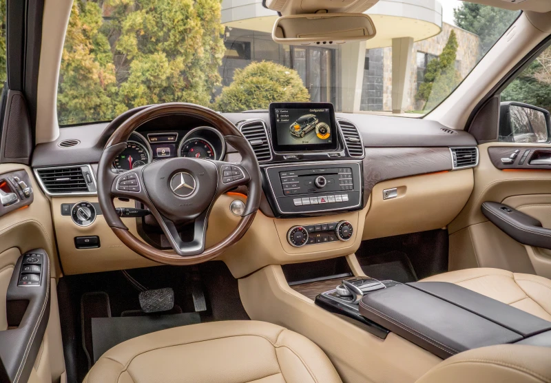 Mercedes-Benz GLE 350 d* 4MATIC* AMG* 9G* PANORAMA* 3XTV* DESIGN* KEYLES, снимка 14 - Автомобили и джипове - 53103296