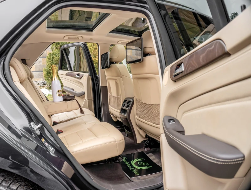 Mercedes-Benz GLE 350 d* 4MATIC* AMG* 9G* PANORAMA* 3XTV* DESIGN* KEYLES, снимка 11 - Автомобили и джипове - 53103296