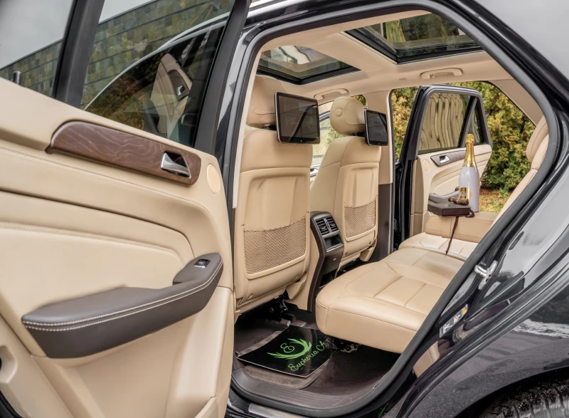 Mercedes-Benz GLE 350 d* 4MATIC* AMG* 9G* PANORAMA* 3XTV* DESIGN* KEYLES, снимка 10 - Автомобили и джипове - 53103296