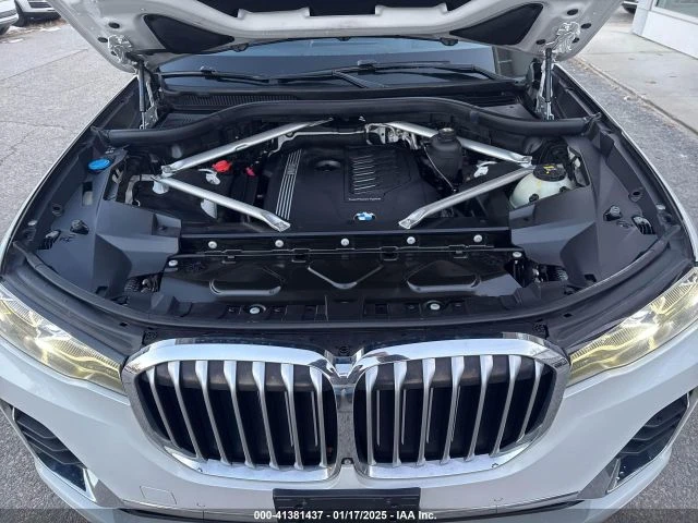 BMW X7  XDRIVE40I, Минимална щета!, снимка 10 - Автомобили и джипове - 48732166