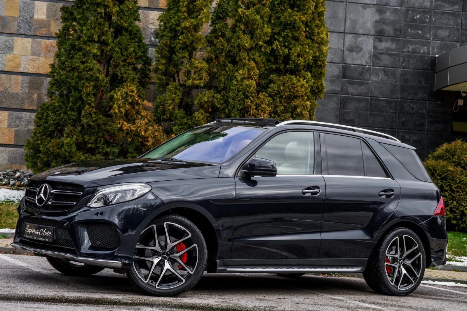 Mercedes-Benz GLE 350 d* 4MATIC* AMG* 9G* PANORAMA* 3XTV* DESIGN* KEYLES, снимка 1