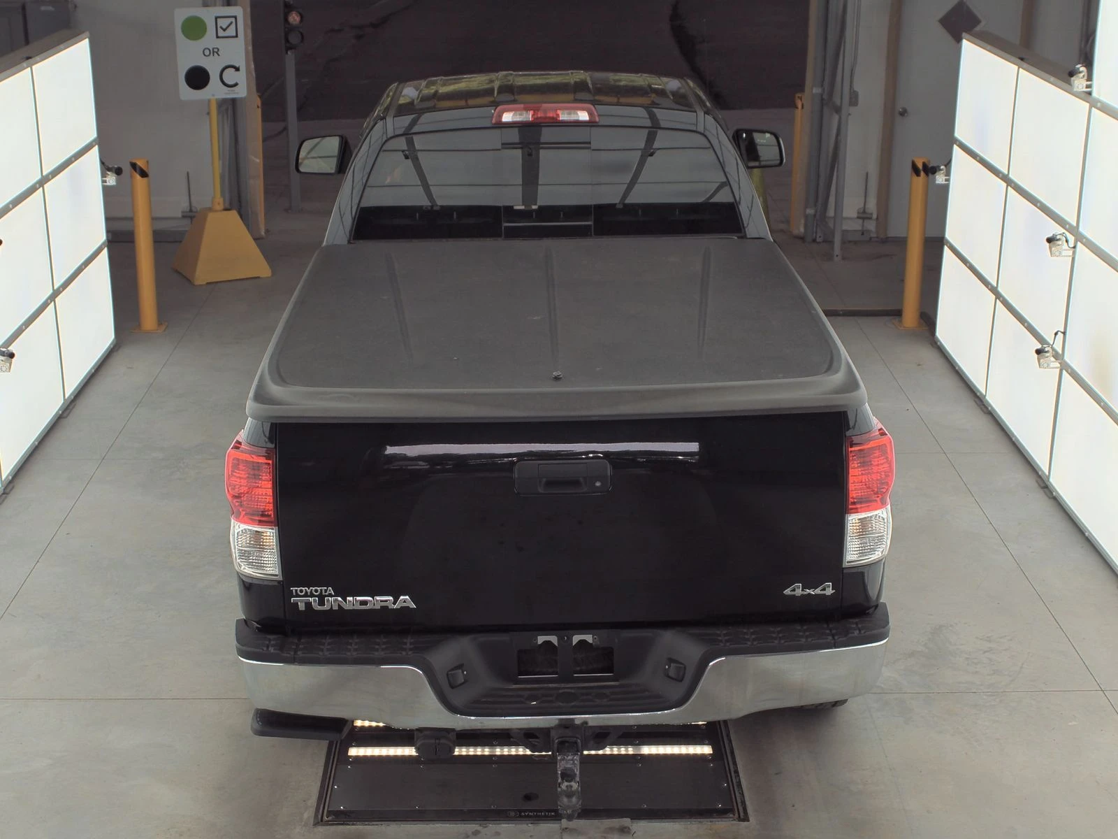 Toyota Tundra MEDIUM BED* 4.6 V8* ПЕРФЕКТЕН ЗА ГАЗ* 188 000КМ - изображение 4