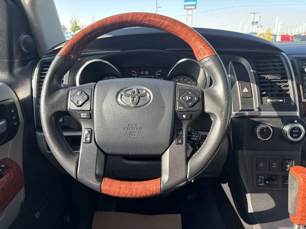 Toyota Sequoia Platinum* Дистроник* 7-местен* Обдухване* Шибидах - изображение 10