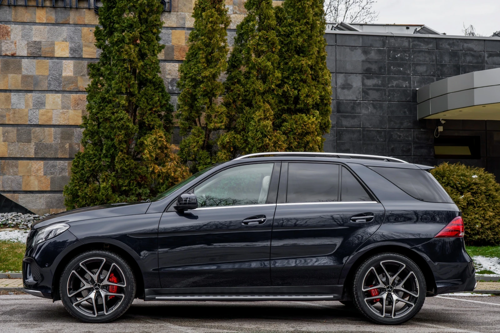 Mercedes-Benz GLE 350 d* 4MATIC* AMG* 9G* PANORAMA* 3XTV* DESIGN* KEYLES - изображение 2