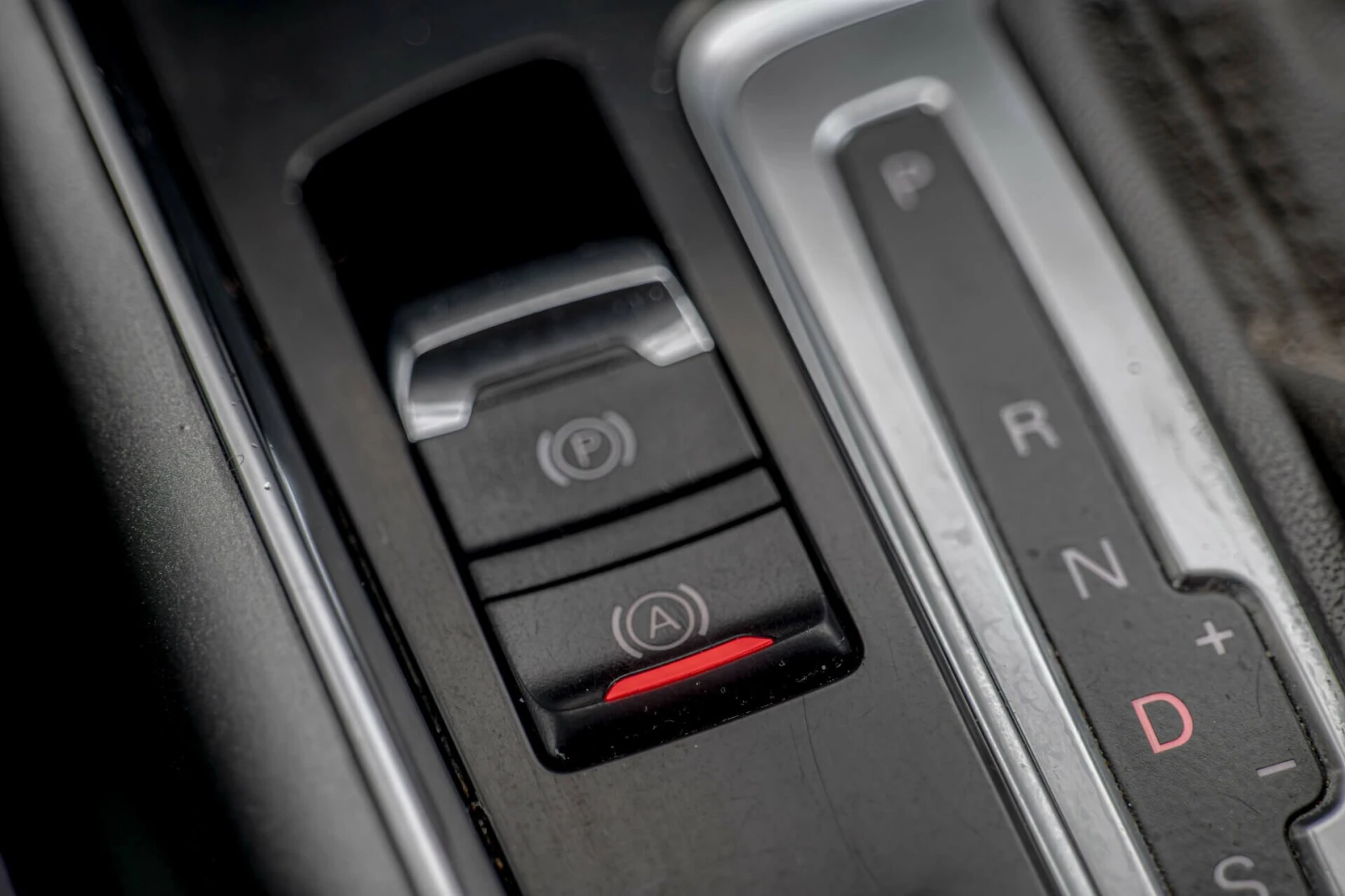 Audi Q5 2.0TDI/Quattro/PDC/BiXenon/F1/BiColor Lether/, снимка 12 - Автомобили и джипове - 54184754