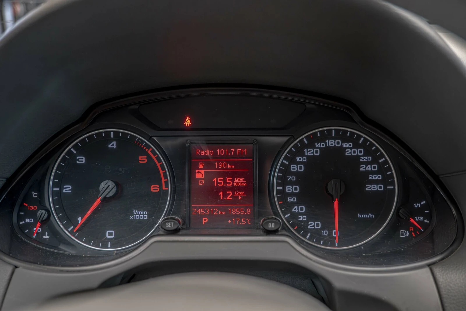 Audi Q5 2.0TDI/Quattro/PDC/BiXenon/F1/BiColor Lether/, снимка 9 - Автомобили и джипове - 54184754