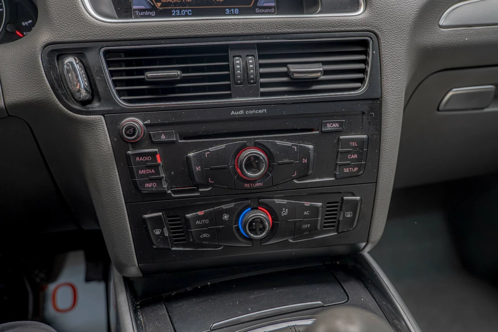 Audi Q5 2.0TDI/Quattro/PDC/BiXenon/F1/BiColor Lether/, снимка 10 - Автомобили и джипове - 54184754