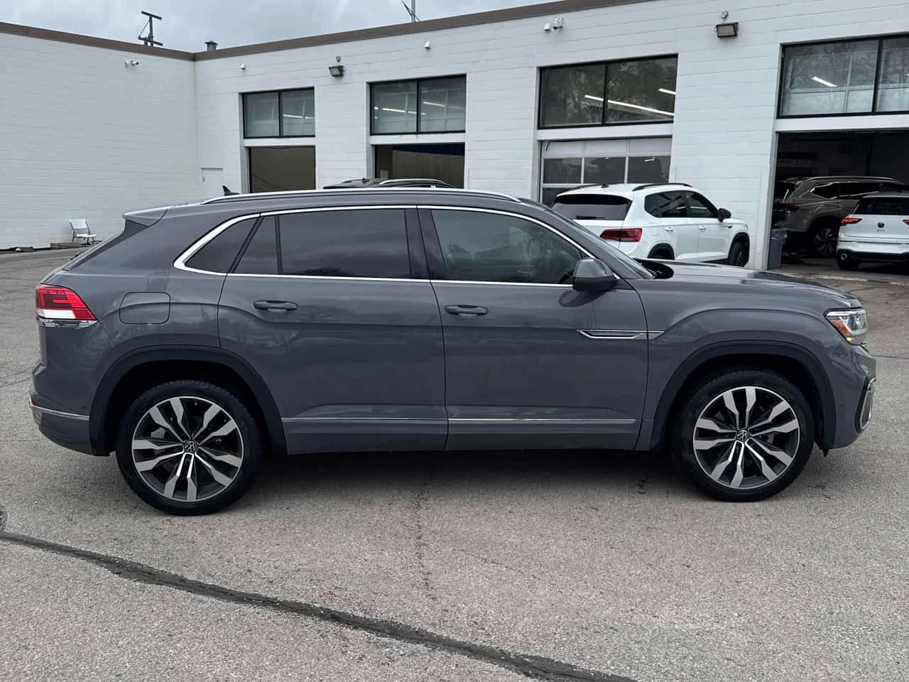 VW Atlas * Execline * CARFAX * ЦЕНА ДО БГ, снимка 4 - Автомобили и джипове - 54607009