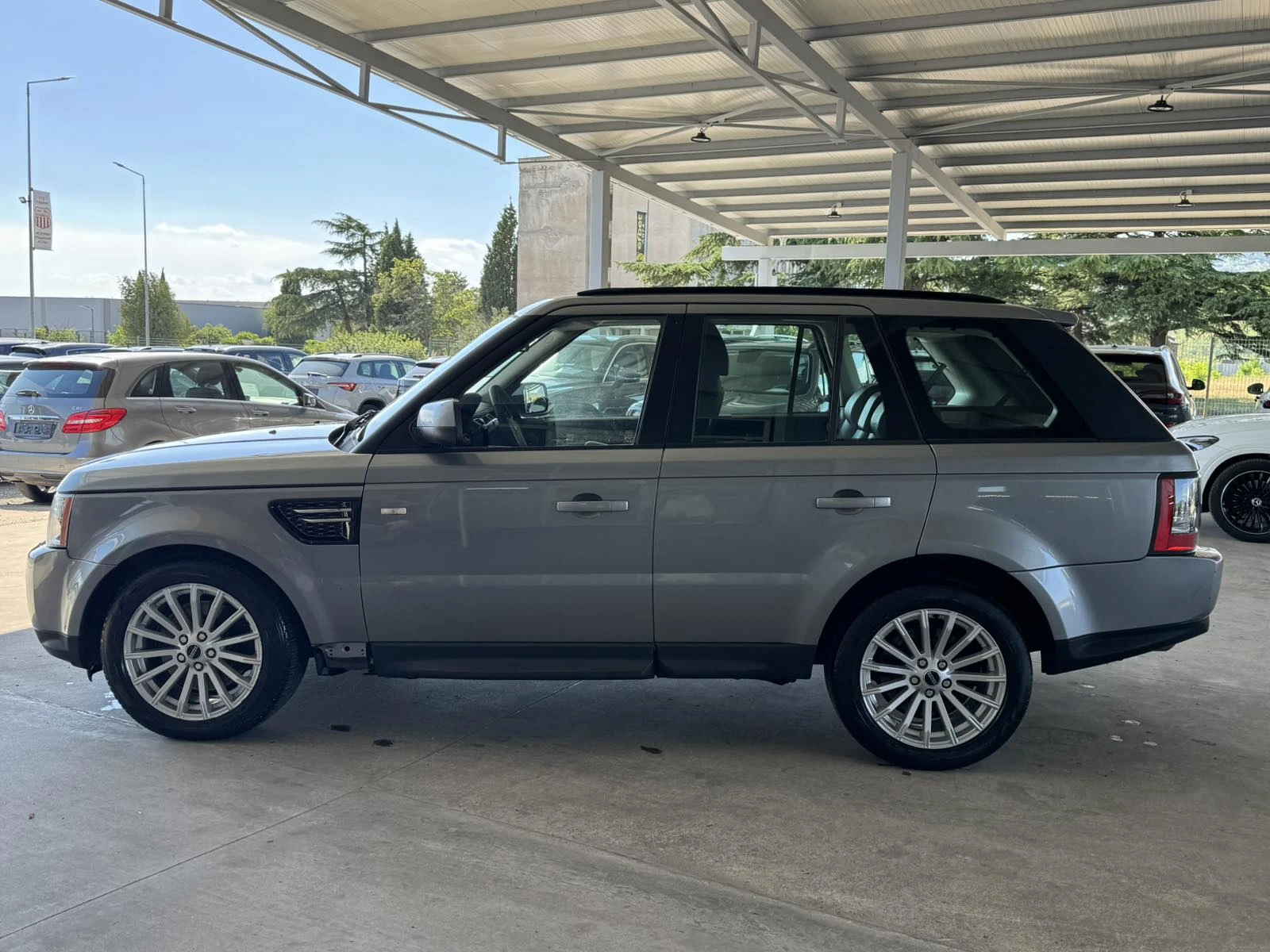 Land Rover Range Rover Sport 3.0SDV6* 249ps* НАВИ* КОЖА* КАМЕРА, снимка 2 - Автомобили и джипове - 54853353