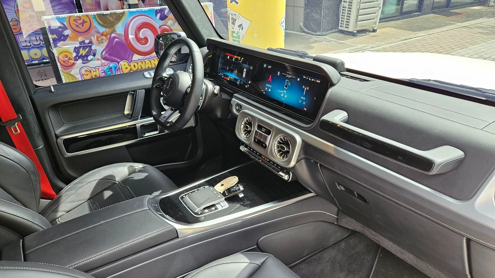 Mercedes-Benz G 63 AMG ЛЮК* МАСАЖ* 360* KEYLESS* BLIND SPOT* КРАЙНА ЦЕНА, снимка 9 - Автомобили и джипове - 55276544