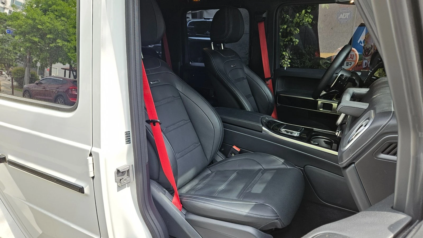 Mercedes-Benz G 63 AMG ЛЮК* МАСАЖ* 360* KEYLESS* BLIND SPOT* КРАЙНА ЦЕНА, снимка 14 - Автомобили и джипове - 55276544