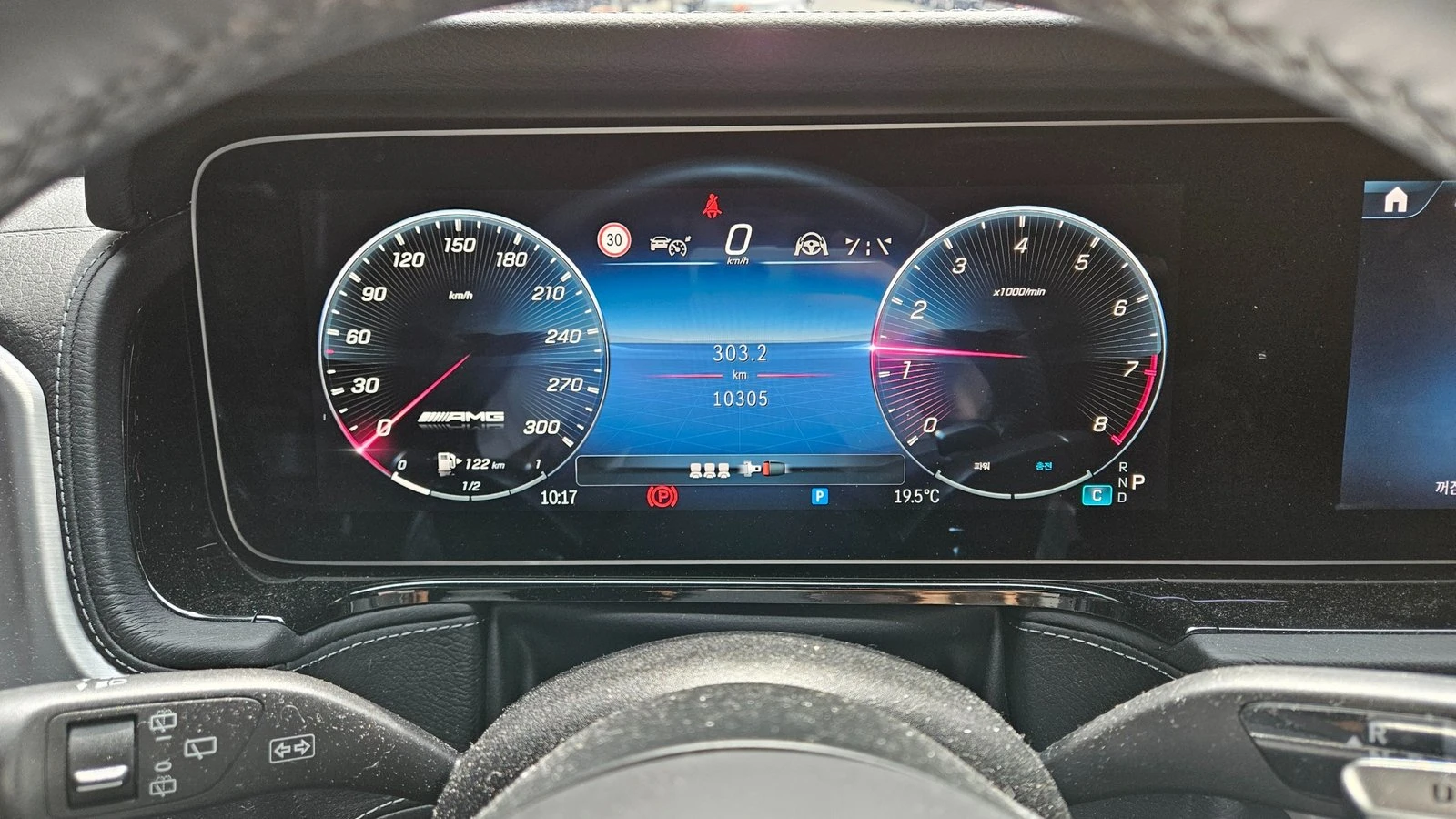Mercedes-Benz G 63 AMG ЛЮК* МАСАЖ* 360* KEYLESS* BLIND SPOT* КРАЙНА ЦЕНА, снимка 8 - Автомобили и джипове - 55276544