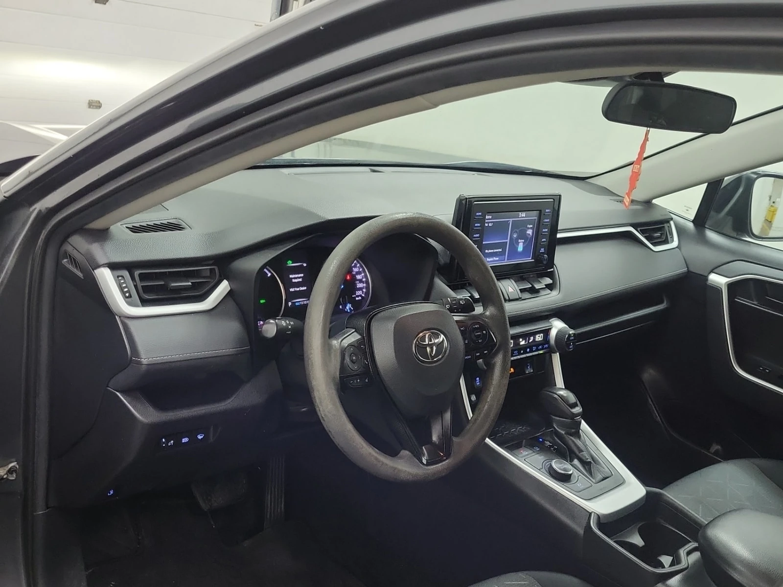 Toyota Rav4 * HYBRID LE * АВТОКРЕДИТ БЕЗ ПЪРВОНАЧАЛНА ВНОСКА, снимка 12 - Автомобили и джипове - 55815888