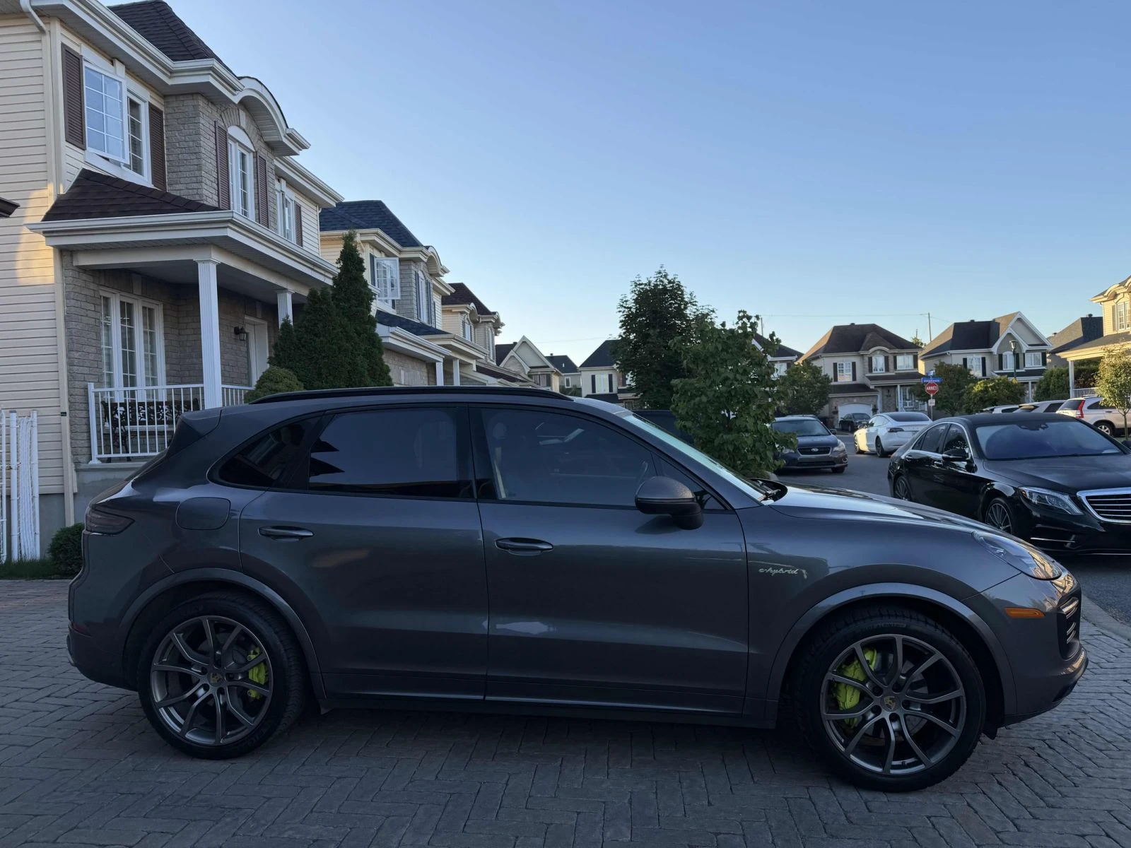 Porsche Cayenne E-hybrid* Distr* 360* Обдух* Пано* , снимка 3 - Автомобили и джипове - 56244952