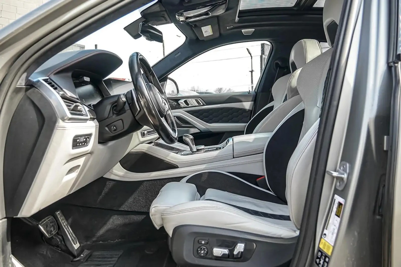 BMW X6 M COMPETITION* FIRST EDITION* LASER* DIS* МАСАЖ* H, снимка 10 - Автомобили и джипове - 56317313